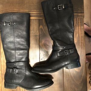 Arturo Chiang black leather boots